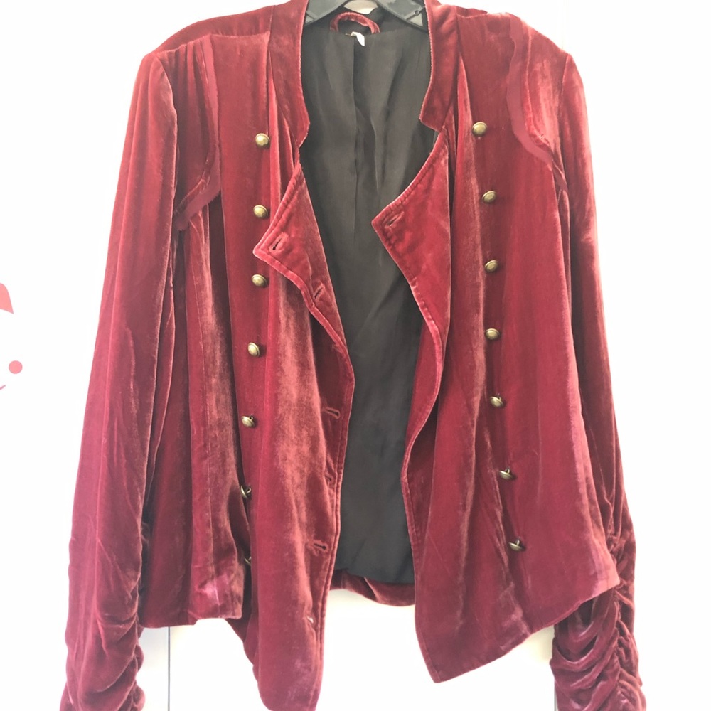 Gorgeous FreePpl statement velvet jkt♥️